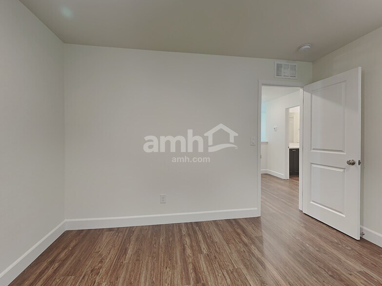 Building Photo - 6138 Theodore St