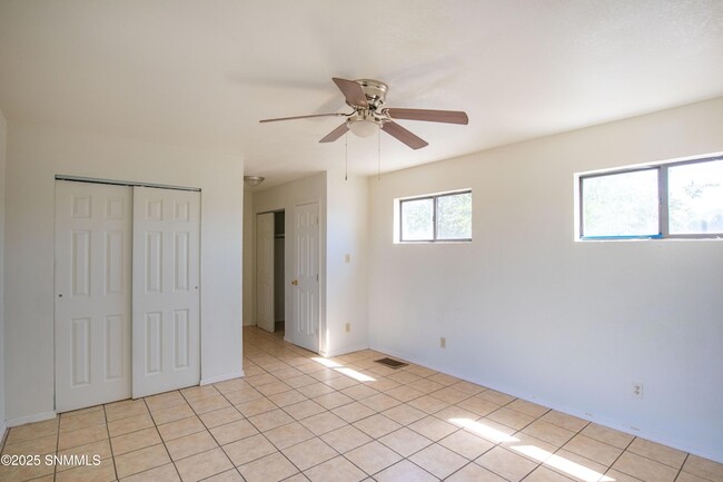 Building Photo - 1302 S Triviz Dr