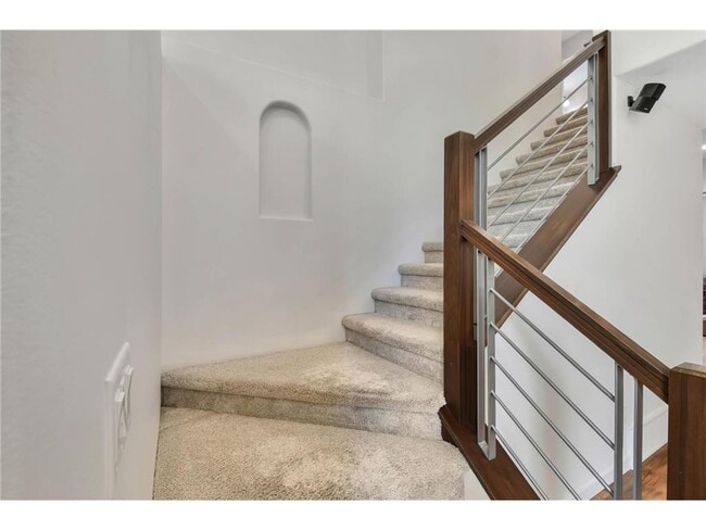 Building Photo - 154 Beaton Dr W