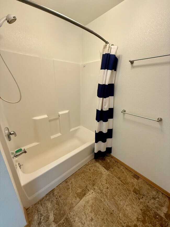 Building Photo - 2175 Chateau Ct
