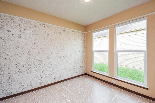 Building Photo - 11823 Zarroll Dr