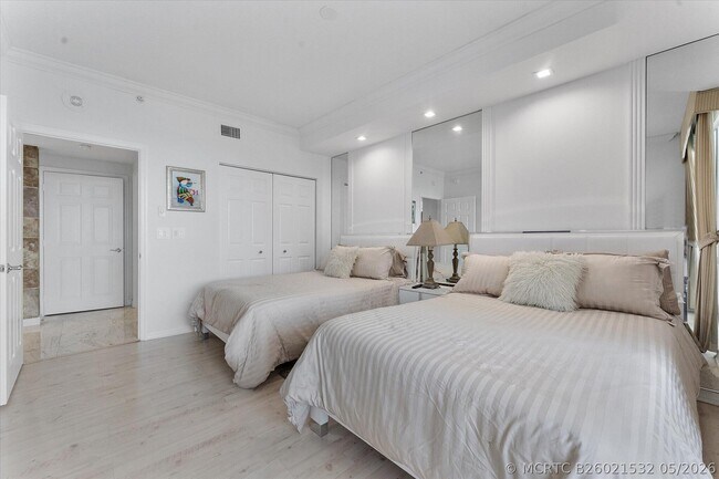 Building Photo - 3200 N Ocean Blvd