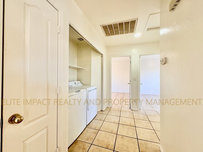 Building Photo - 3422 N Fontana Ave