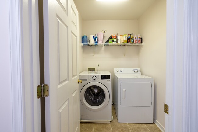 Building Photo - 305 Jamerson Ct