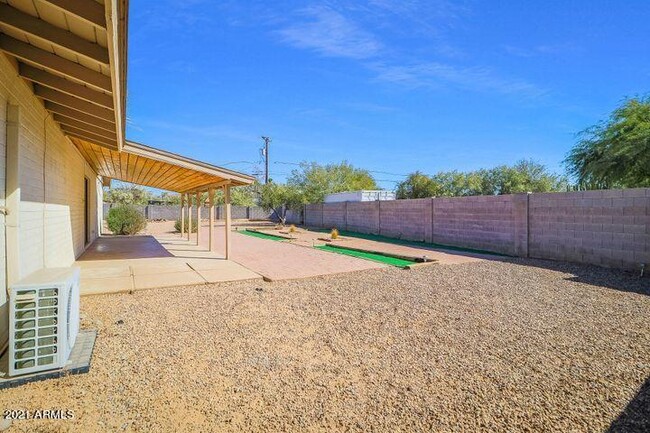 Building Photo - 6518 E Sunnyside Dr