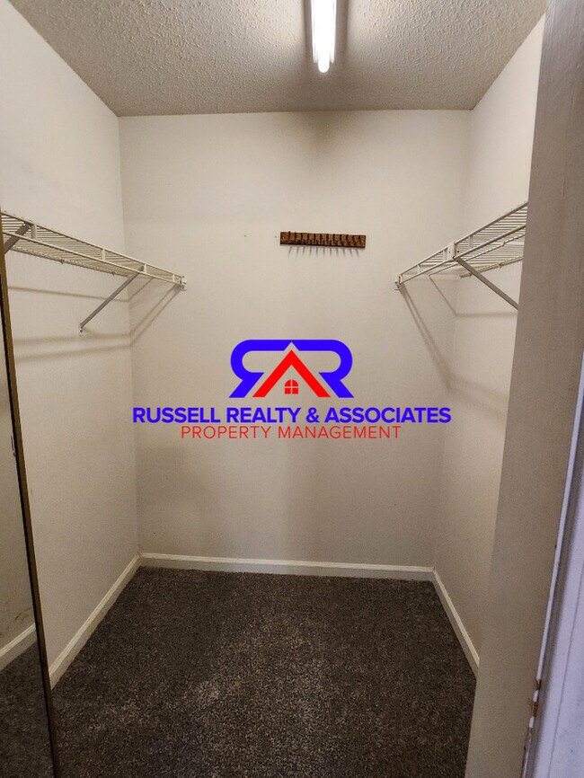 Building Photo - One Level Condo- 1BR-1BA