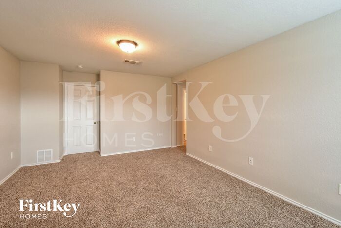 Building Photo - 927 Trilby