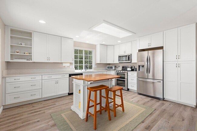 Building Photo - 339 Willowspring Dr N