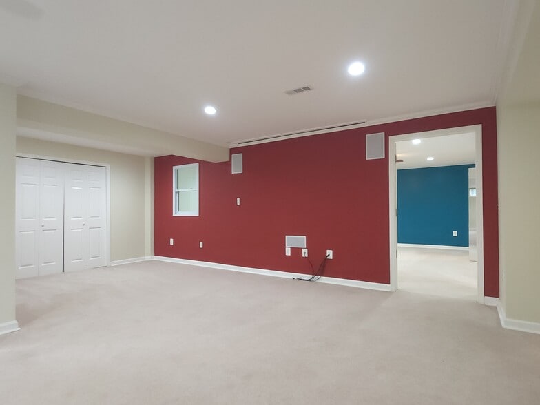 Building Photo - 9317 Severn Ter