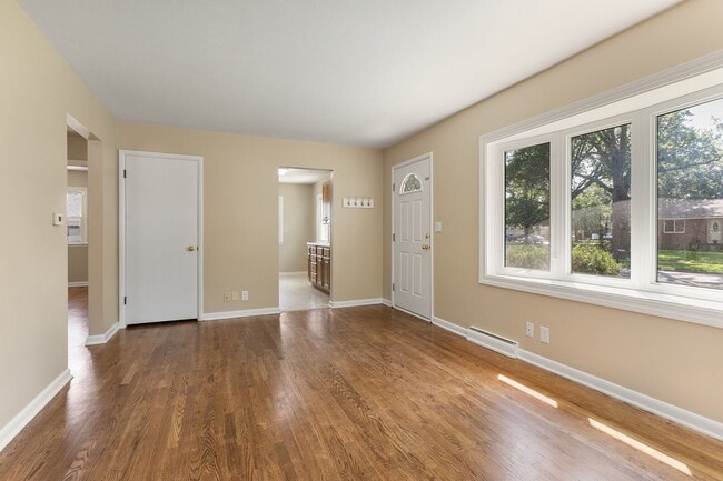 Building Photo - Lovely 3 bedroom home available soon!