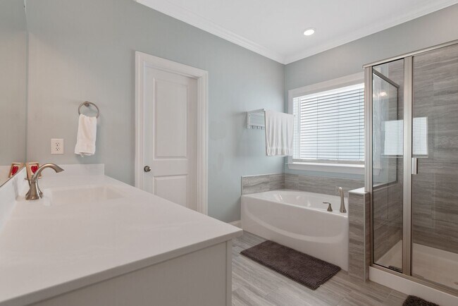 Building Photo - AVAILABLE in July Charming 3-Bedroom, 2-Bath Ranch-Style Home