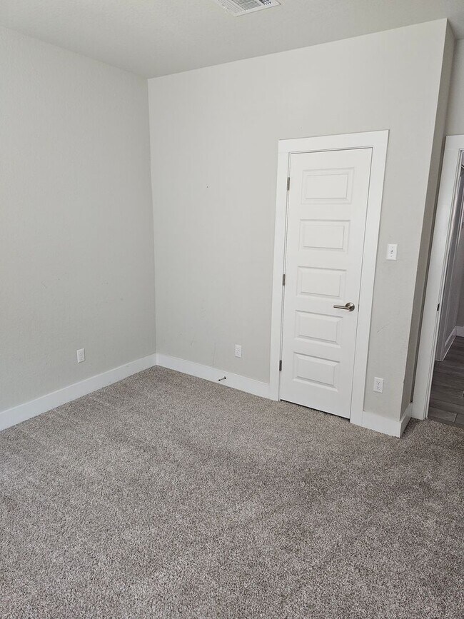 Building Photo - $500 discount for Lease signed in June!