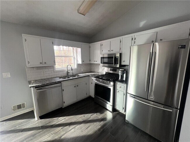 Building Photo - 5568 Elderberry Ln