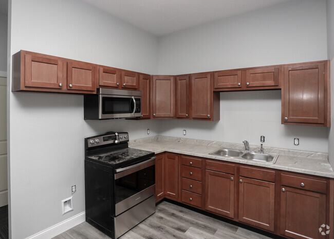 2BR, 1BA - 799-828 SF - Superior Apartments