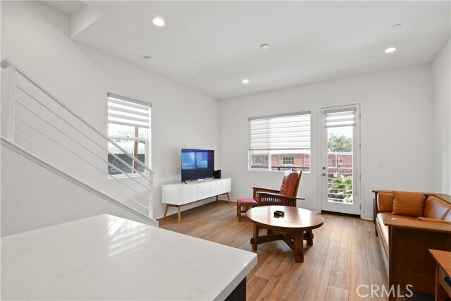 Building Photo - 257 Elm Ave