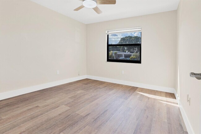 Building Photo - 391 NW 58th Ave