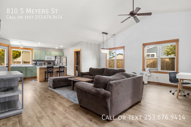 Building Photo - 810 S Meyers St