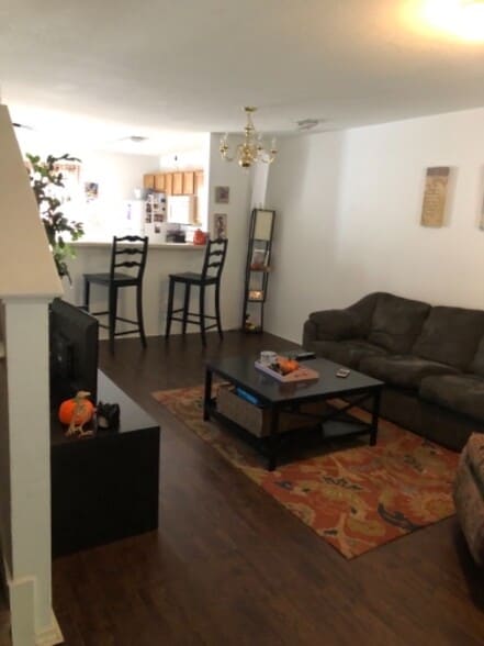 Building Photo - 431 Lake Park Way