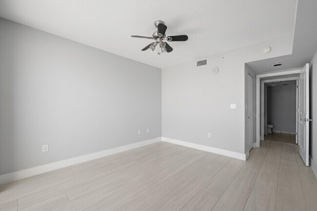 Building Photo - 610 W Las Olas Blvd