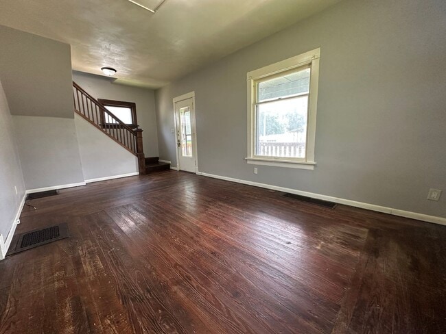 Building Photo - 3 bed, 1 bath home for rent in Waterloo