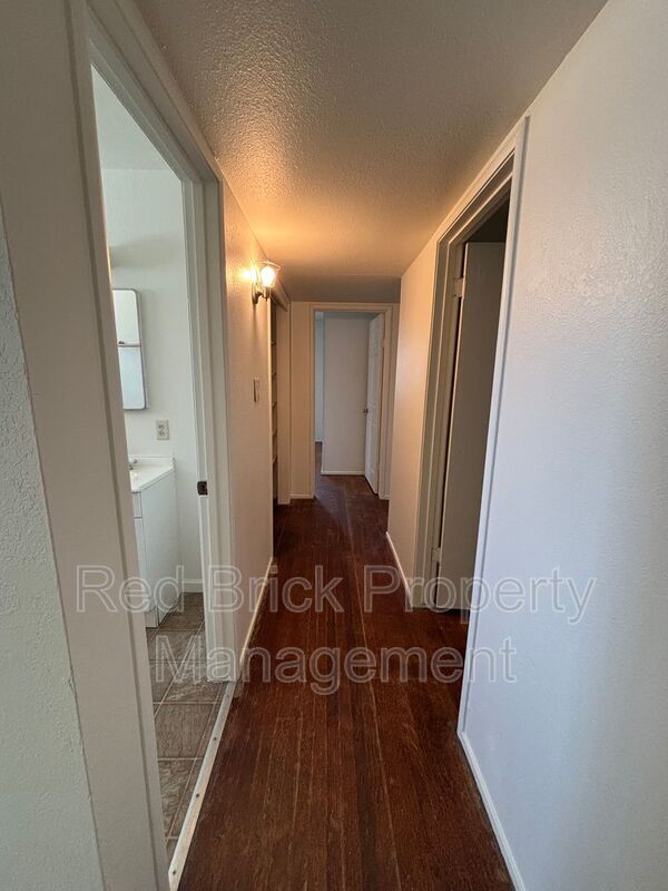 Building Photo - 1143 E Alexander Ave
