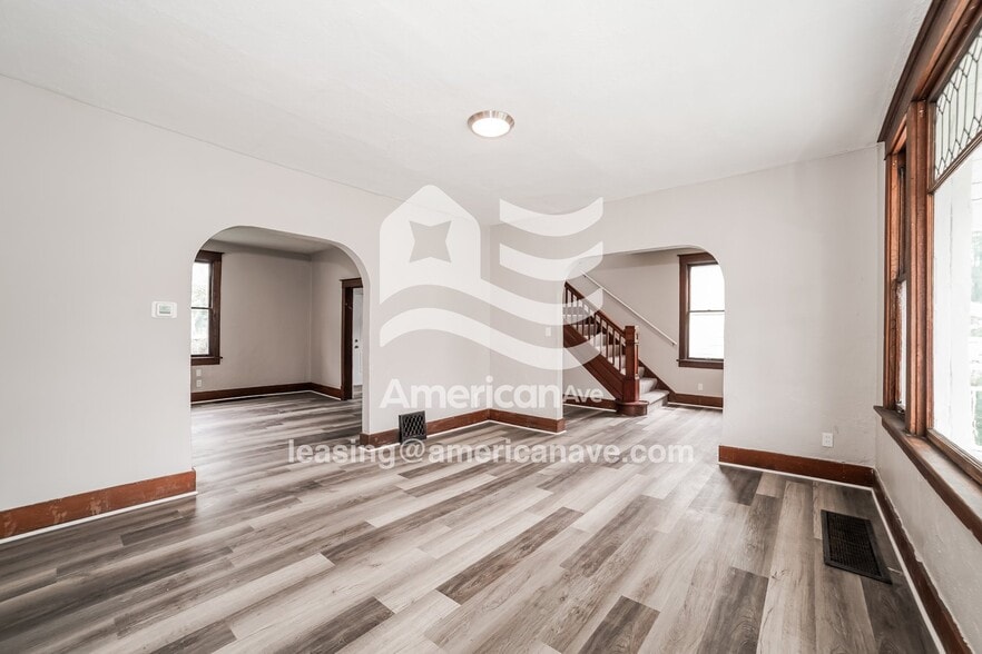 Building Photo - 707 E Republic St