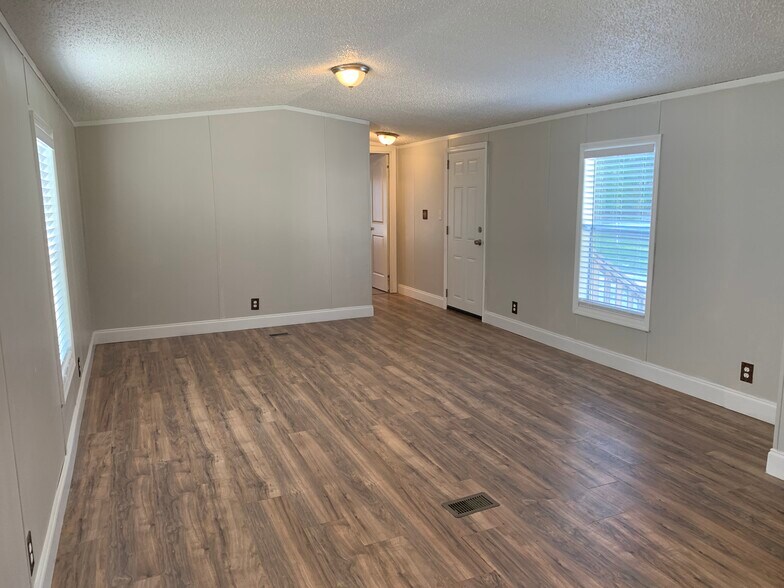 Building Photo - 154 NW Alpata Ct