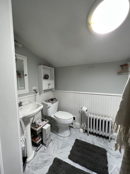 Building Photo - 16 Crooked Mile Rd