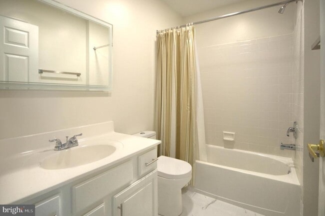 Building Photo - 18 Alexandra Ct