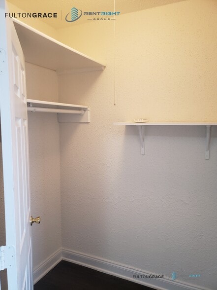 Building Photo - 2063 W Lawrence Ave