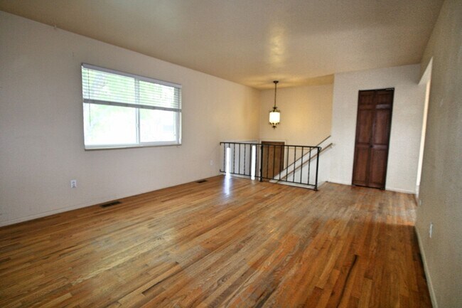 Building Photo - 3 Bedroom Split Level Home Available in South Colorado Springs!