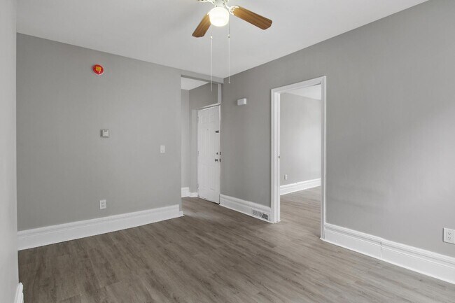 Building Photo - 304 Baker Ave