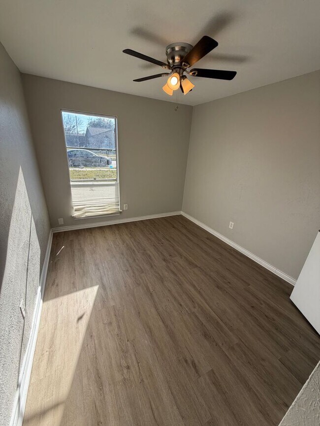 Building Photo - 315 Paldao Dr