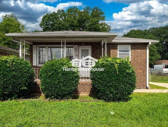 Primary Photo - Charming 3-bedroom, 1.5-bathroom house in ...