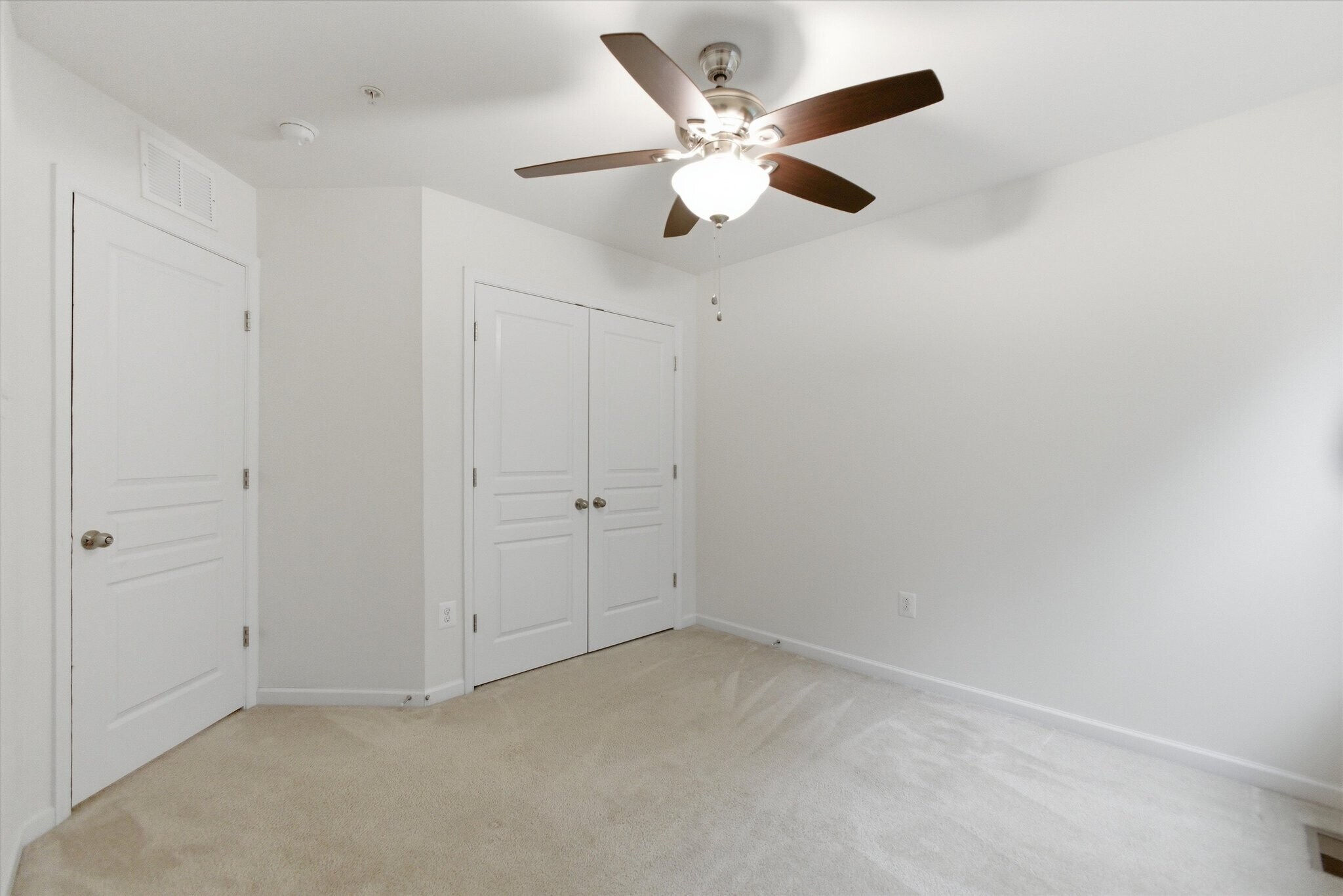 Building Photo - 7585 Holly Ridge Dr