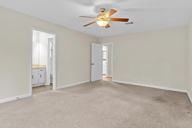 Building Photo - 219 Brooks Dr