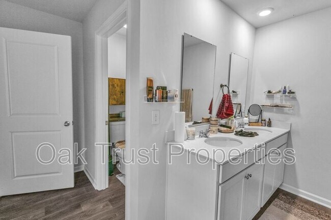 Building Photo - 341 Bering Ln