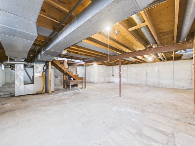 Building Photo - 3929 S Carriage Ln