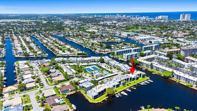 Building Photo - 1100 SE 5th Ct