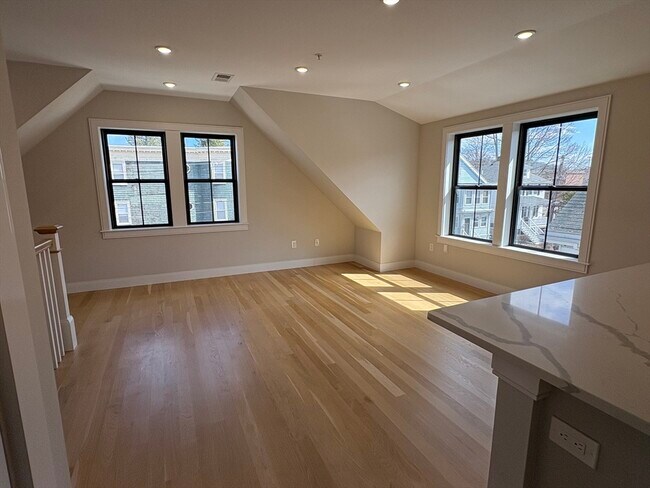 Building Photo - 76 Turner St