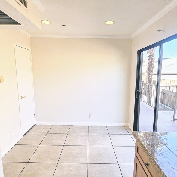 Building Photo - 1043 Thompson Ave