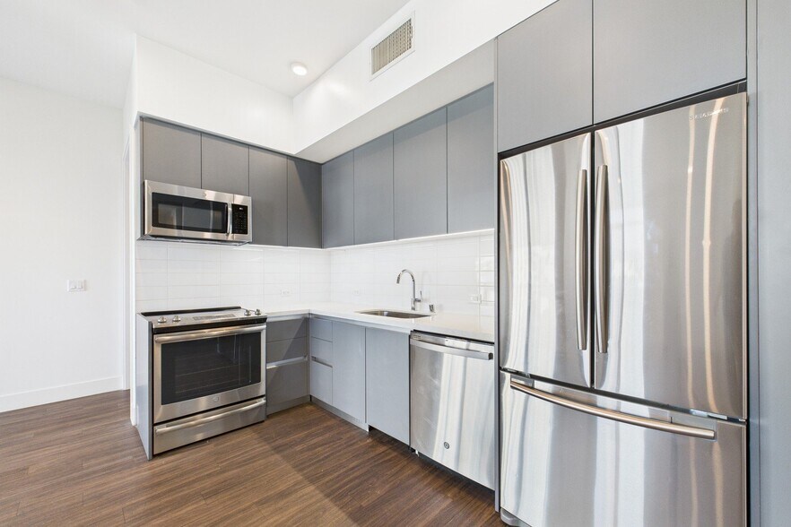 Primary Photo - The Sunset Hue