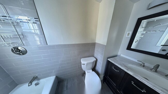 Building Photo - 14 Dow St