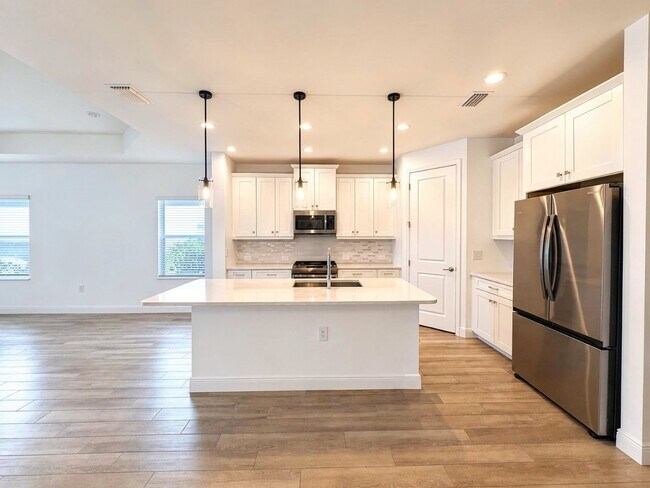 Building Photo - Lake View attached villa 2 bed/2 bath and a den