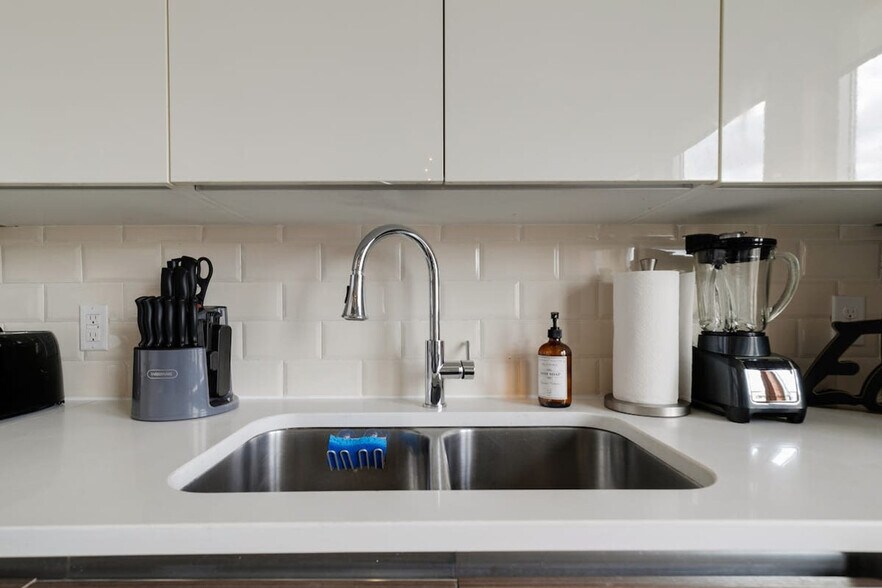 Building Photo - 500 S Ervay St