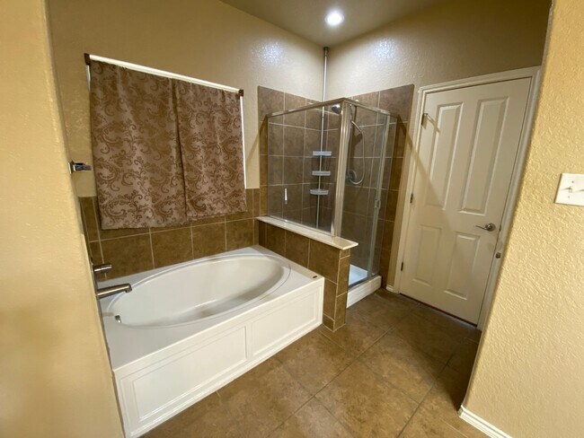 Building Photo - FALL INTO A NEW HOME WITH OUR MOVE-IN SPECIALS!