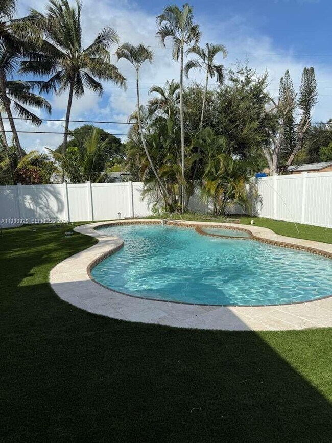 Building Photo - 2227 Roosevelt St