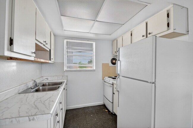 Building Photo - 1406 Barton Rd