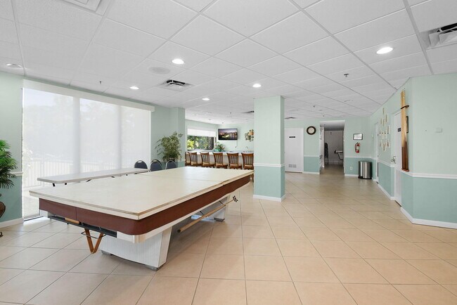 Building Photo - 801 S Ocean Dr