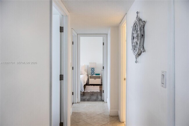 Building Photo - 1817 S Ocean Dr